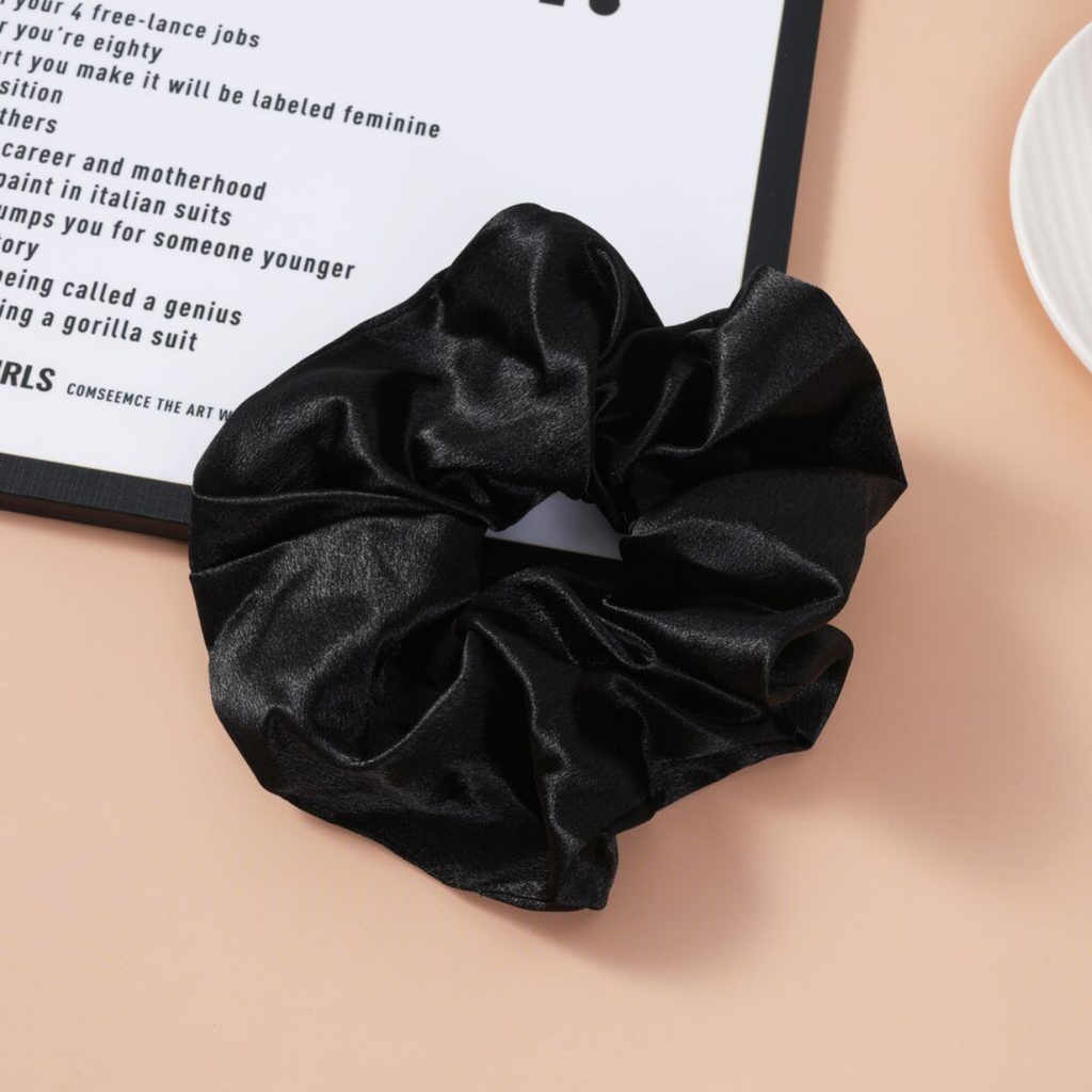 Sister Young Satiininen hiusdonitsi / scrunchie musta - Hiuslenkit - Sister Young - Nicca.fi
